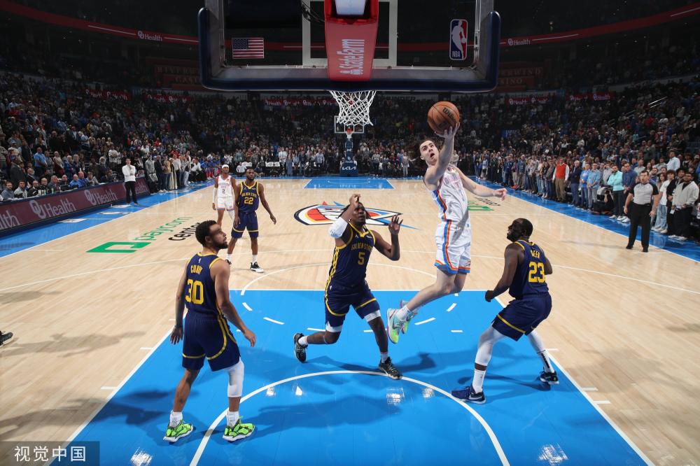 却表现出惊 却表现出惊